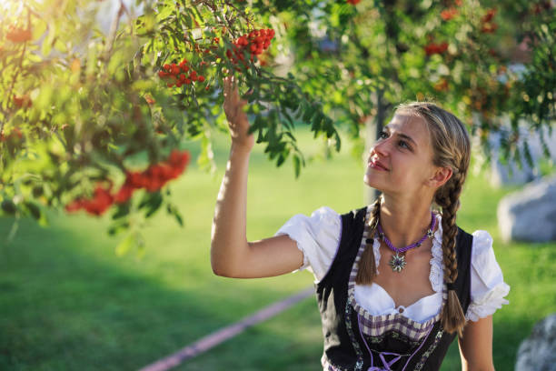 portrait of a teenage girl wearing traditional austrian dress - dirndl - dirndl traditional clothing austria traditional culture imagens e fotografias de stock