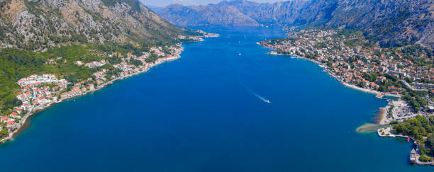 zatoka kotor - montenegro kotor bay fjord town zdjęcia i obrazy z banku zdjęć