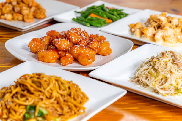 fotos de comida - varios platos principales, aperitivos, postres, etc. - chinese cuisine fotografías e imágenes de stock
