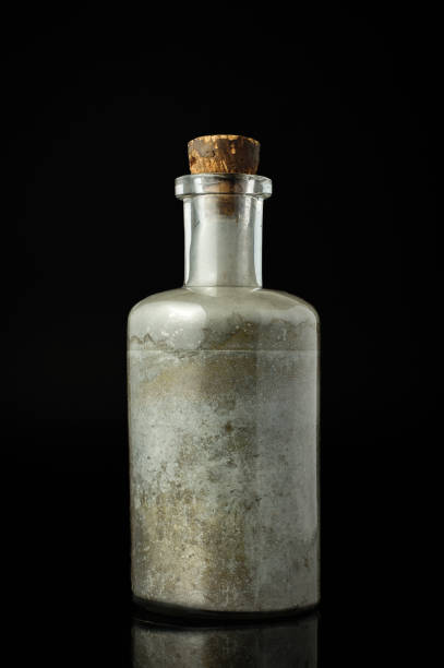 istock Mercury (hg 80) 1800s bottle of 1kg isolated 1448405039