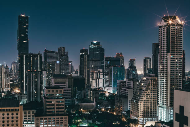 paesaggio urbano di bangkok al tramonto - bangkok thailand skyline night foto e immagini stock