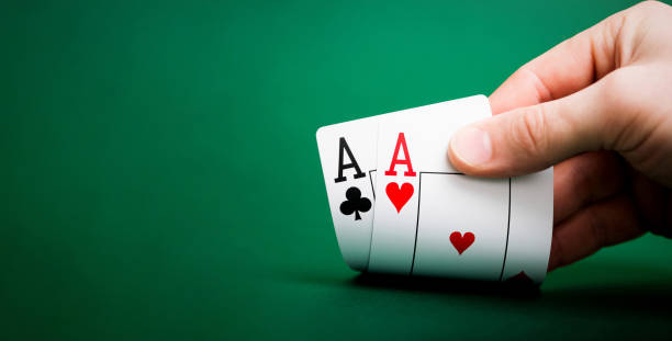 carte da gioco su un tavolo - ace of spades foto e immagini stock