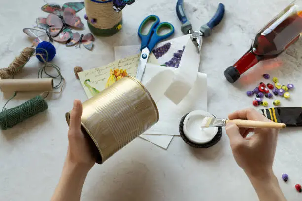 Decorating tin cans with decoupage napkins, jute rope and using various decor elements. Do it yourself. Step by step. Step 6. Applying white glue to a tin can. There is no waste. Other uses of packaging.