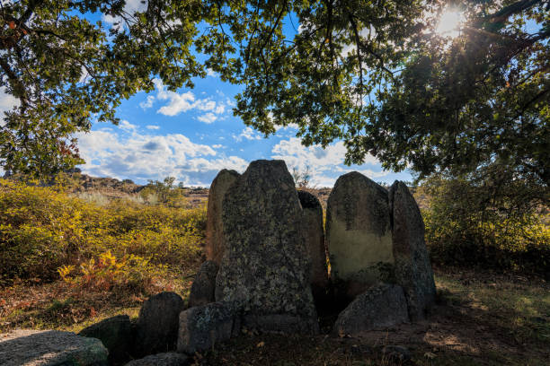 dolmen. anta dos currais do galhordas - castelo de vide imagens e fotografias de stock