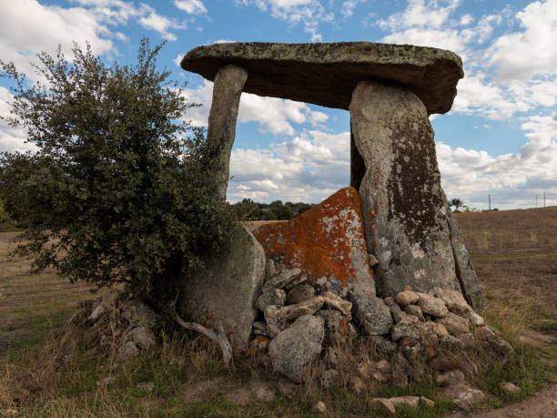 dolmen, anta da melriça - castelo de vide imagens e fotografias de stock
