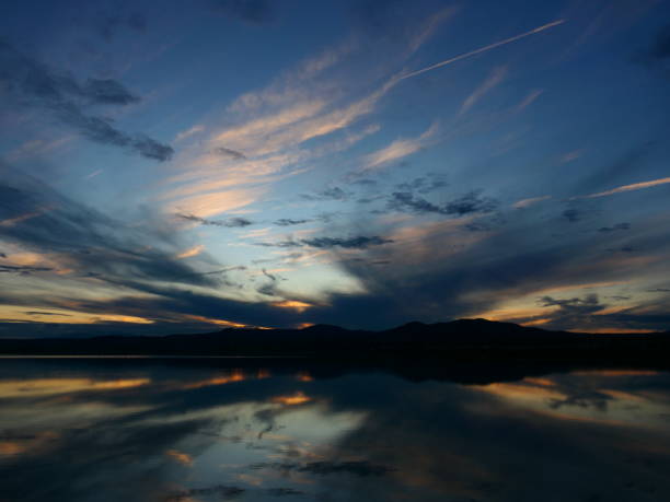 istock La Palme pond, setting sun, Aude 1448585042