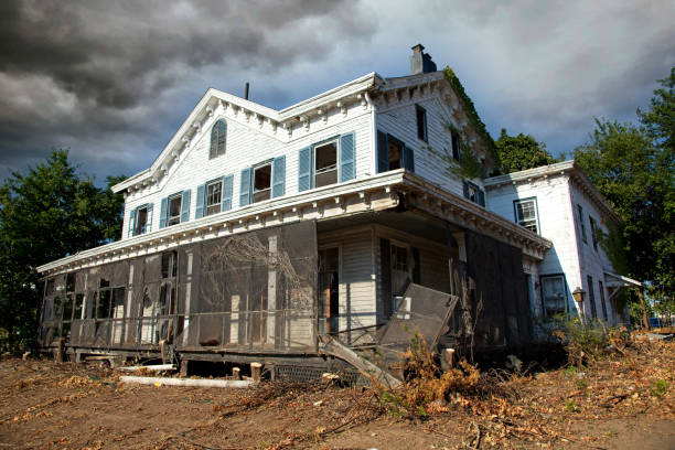 An abandoned house with a purple turret in Texarkana, Arkansas