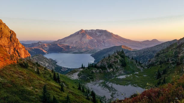 Mount St. Helens, Washington State Mount St. Helens, Washington State mount st helens stock pictures, royalty-free photos & images