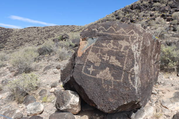 petroglyphs - prehistoric art imagens e fotografias de stock