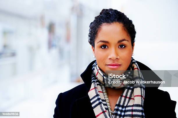 Closeup Of A 세련된 젊은 여자 여자에 대한 스톡 사진 및 기타 이미지 - 여자, 추운 온도, 개성-개념