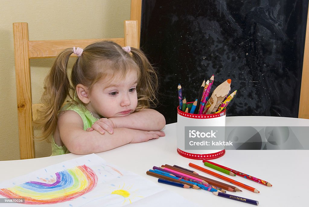 Хорошенькая девочка была разработана Радужный - Стоковые фото Абстрактный роялти-фри