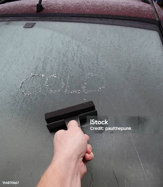 Foto de Raspar O Parabrisa e mais fotos de stock de Carro - Carro, Congelado, Fotografia - Imagem