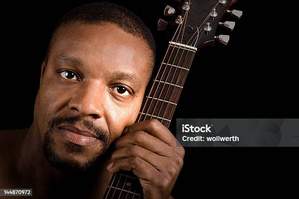 African American Mann Mit Gitarre Stockfoto und mehr Bilder von Gitarre - Gitarre, Afrikanischer Abstammung, Afro-amerikanischer Herkunft