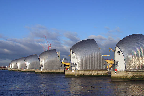 thames powódź bariery, londyn - thames flood barrier zdjęcia i obrazy z banku zdjęć