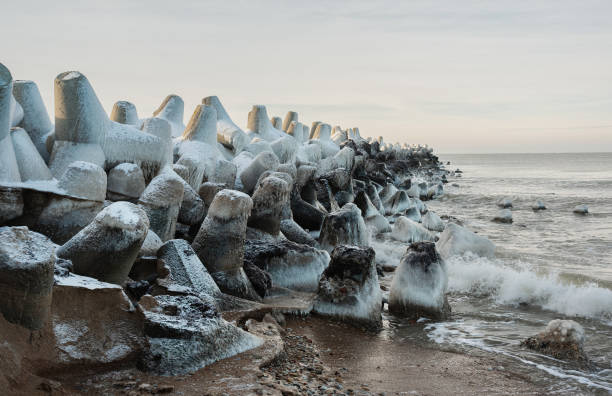 Icing of the breakwater.