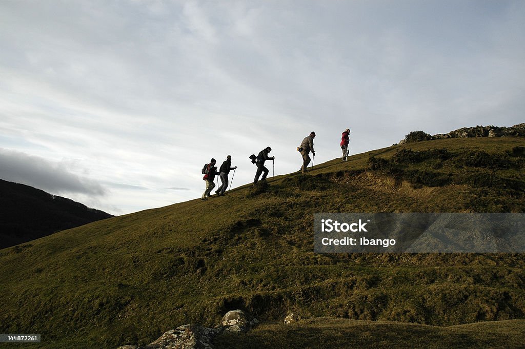 Senderismo en las montañas - Foto de stock de Comunidad Autónoma del País Vasco libre de derechos