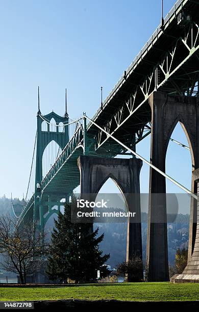 Gotycki Wystylizowane St Johns Bridge Portland Oregon - zdjęcia stockowe i więcej obrazów Betonowy