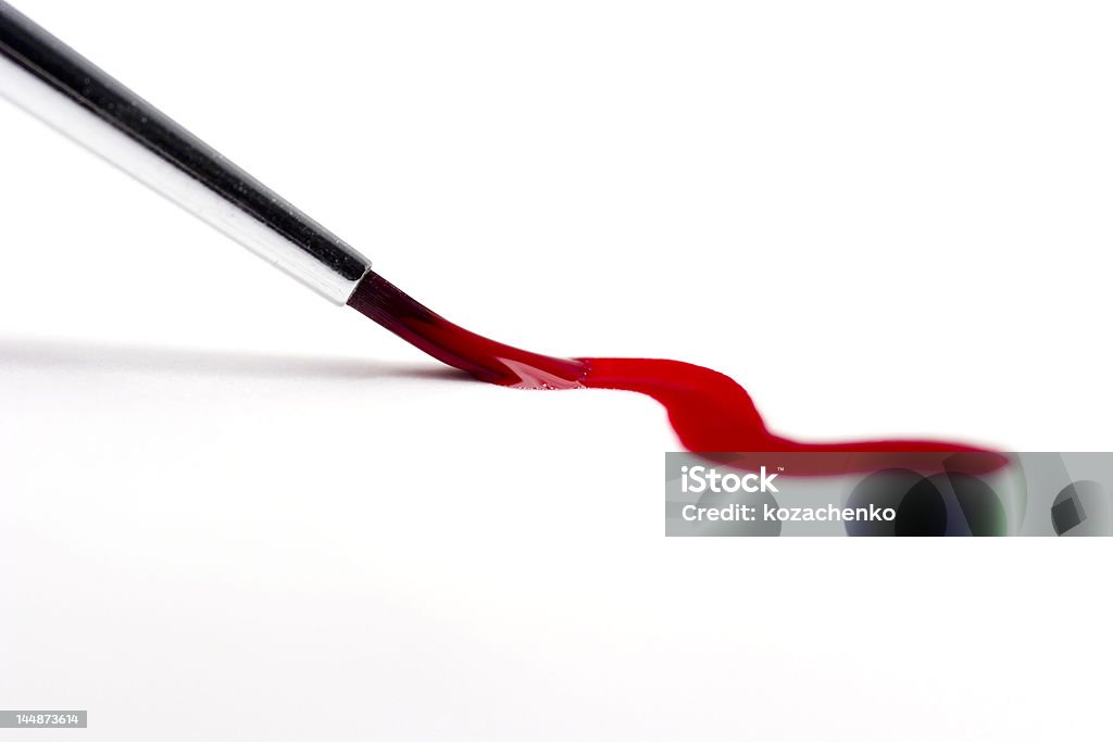 Cepillo de pintura rojo Aislado en blanco curva - Foto de stock de Abstracto libre de derechos