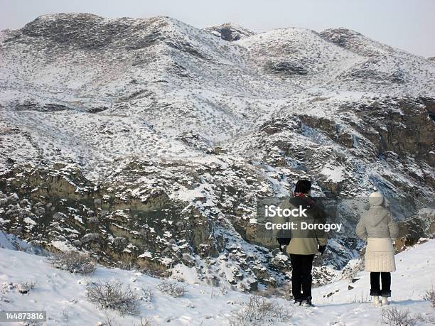 Foto de Pessoas No Cânion Charyn e mais fotos de stock de Adulto - Adulto, Almaty, Azul