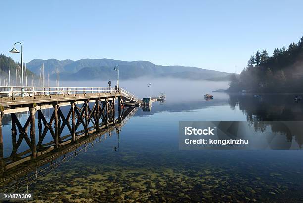 Nebligen Tiefe Bucht North Vancouver Stockfoto und mehr Bilder von Grantig - Grantig, Handelshafen, Stimmungsvoller Himmel