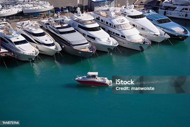 Photo libre de droit de Rangée De Yachts De Luxe À Port De Nice Français Côte Dazur France banque d'images et plus d'images libres de droit de A la mode