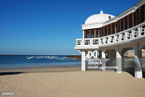 Foto de Praia De Cadiz e mais fotos de stock de Acampamento de Férias - Acampamento de Férias, Andaluzia, Areia