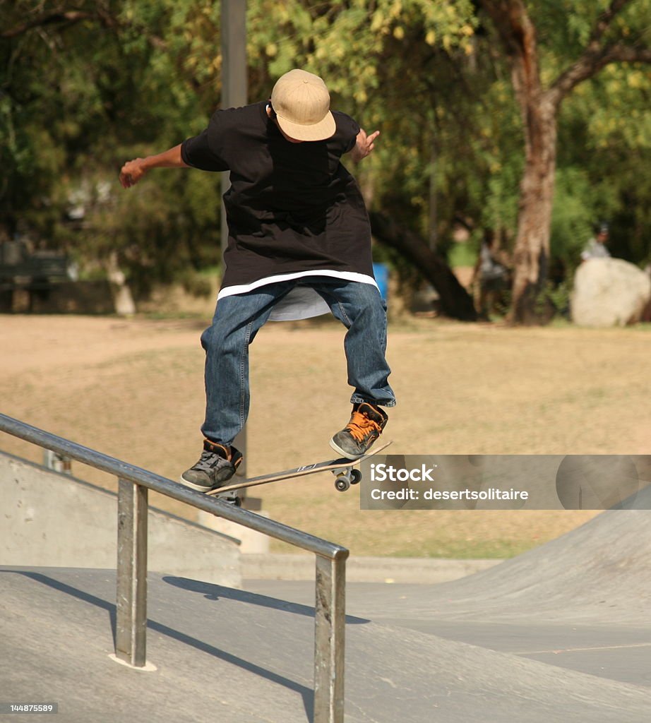 Skater w parku wykonując triki. - Zbiór zdjęć royalty-free (Scottsdale)