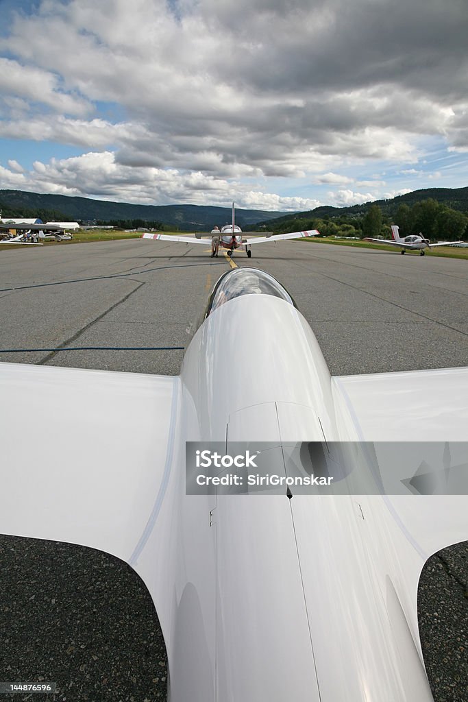 Avião planador e Rebocador pronto para voar - Royalty-free Aeródromo Foto de stock