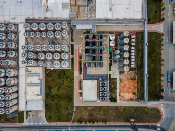 産業プラントの液体タンクの航空写真 - gasoline brewery beer liquid ストックフォトと画像