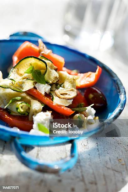 Salada De Grelhado - Fotografias de stock e mais imagens de Alimentação Saudável - Alimentação Saudável, Almoço, Cebola