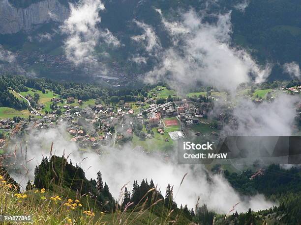 Wengen W Chmurach - zdjęcia stockowe i więcej obrazów Alpy - Alpy, Berneński Oberland, Bez ludzi