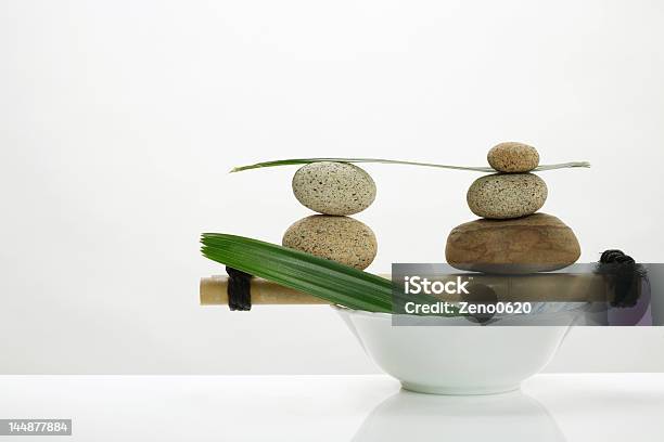 Zen Como Foto de stock y más banco de imágenes de Abstracto - Abstracto, Aguas residuales, Aire libre