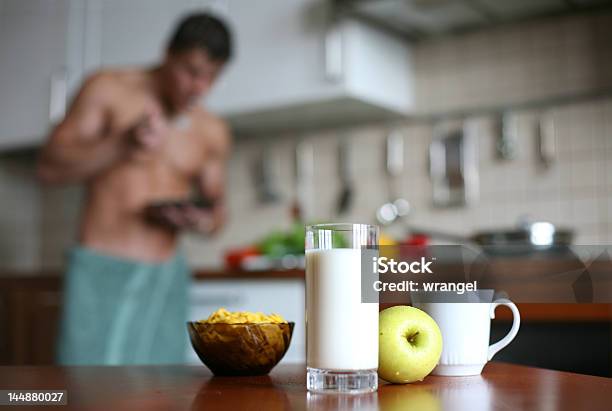 Pequenoalmoço - Fotografias de stock e mais imagens de Adulto - Adulto, Alimentação Saudável, Bebida