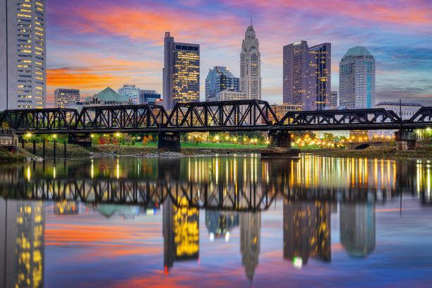 columbus, ohio, estados unidos centro en el río - columbus park fotografías e imágenes de stock