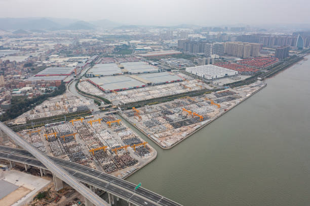 海沿いの大きな石の土台 - quanzhou ストックフォトと画像