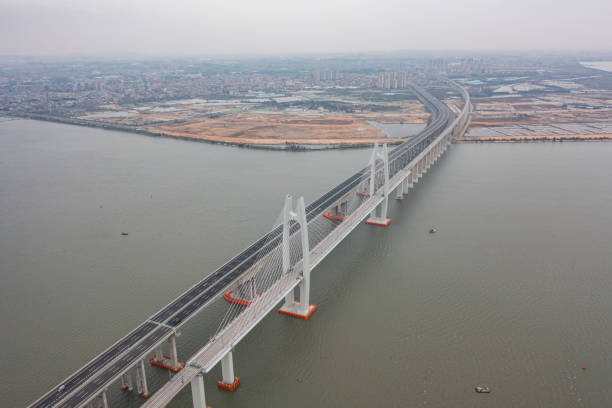建設中の海を越える高速道路と海を越えた鉄道 - quanzhou ストックフォトと画像