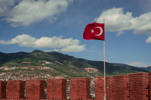 east coast beach resort z turcji alanya - ship fort castle stone wall zdjęcia i obrazy z banku zdjęć