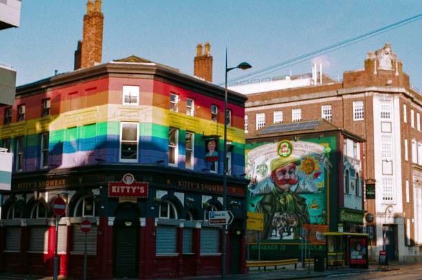 beautiful painted cafe building in historic liverpool, uk - merseyside imagens e fotografias de stock