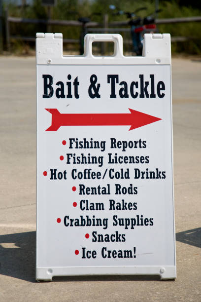 biển báo cung cấp mồi và giải quyết tại bãi biển - gone fishing sign hình ảnh sẵn có, bức ảnh & hình ảnh trả phí bản quyền một lần