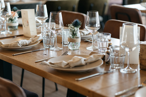 rustic table decoration with knotted cloth napkin for wedding dinner