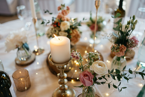 retro wedding decoration with flowers and candles at dinner