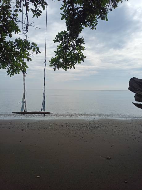 istock Ayunan di pantai 1449040330