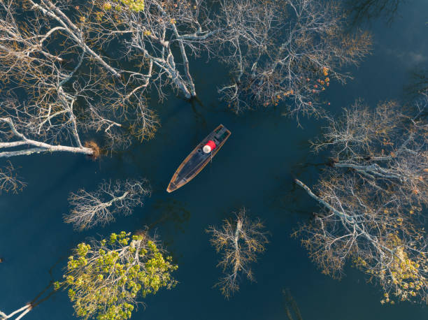 istock Fisherman in Tuyen Lam lake 1449063615