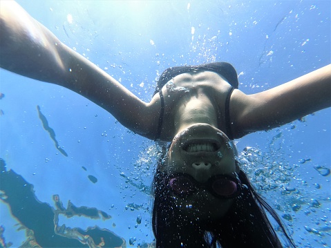A girls photos was tooken under the Aegean sea