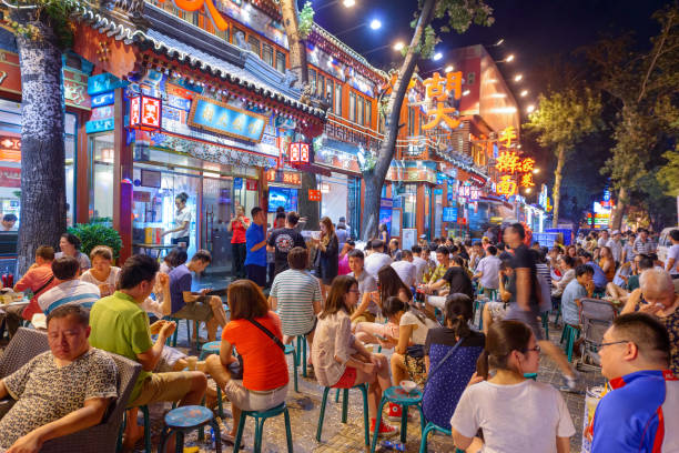 улица гуйцзе в пекине, китай - пекин стоковые фото и изображения