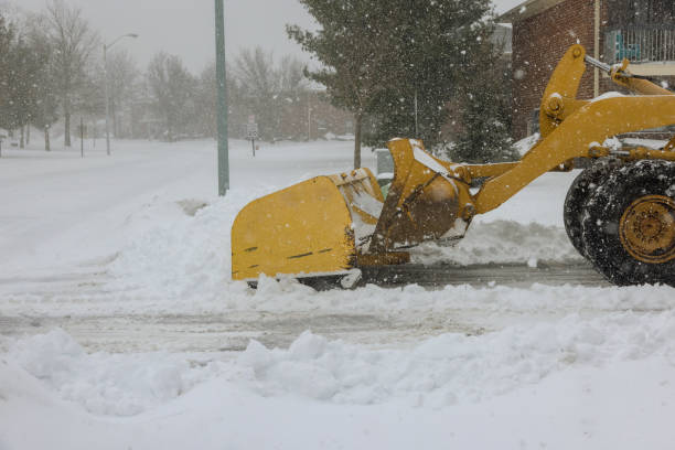 clearing the parking lot and road of snow with the truck and moving it to the edge of the parking lot - snowplow snow parking lot pick up truck imagens e fotografias de stock