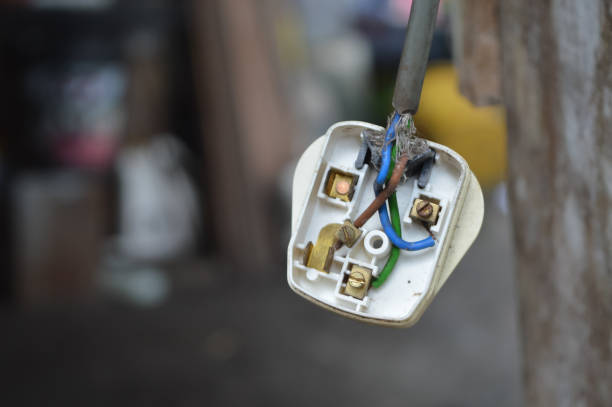 Defective Plug 770+ Faulty Wiring Stock Photos, Pictures & Royalty-Free Images - iStock