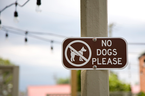 No dogs allowed sign at entrance of complex.