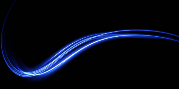 abstrakcyjne lekkie linie ruchu i prędkości w kolorze niebieskim. lekki codzienny efekt świecenia. fala półkolista, wir krzywej śladu światła, reflektory samochodowe, żarowe światłowód png. - wasting time flash stock illustrations