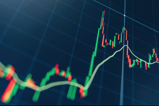 kryptodiagramm mit grünen und roten kerzenhaltern auf blauem display. tradingview. - finance technology growth chart stock-fotos und bilder